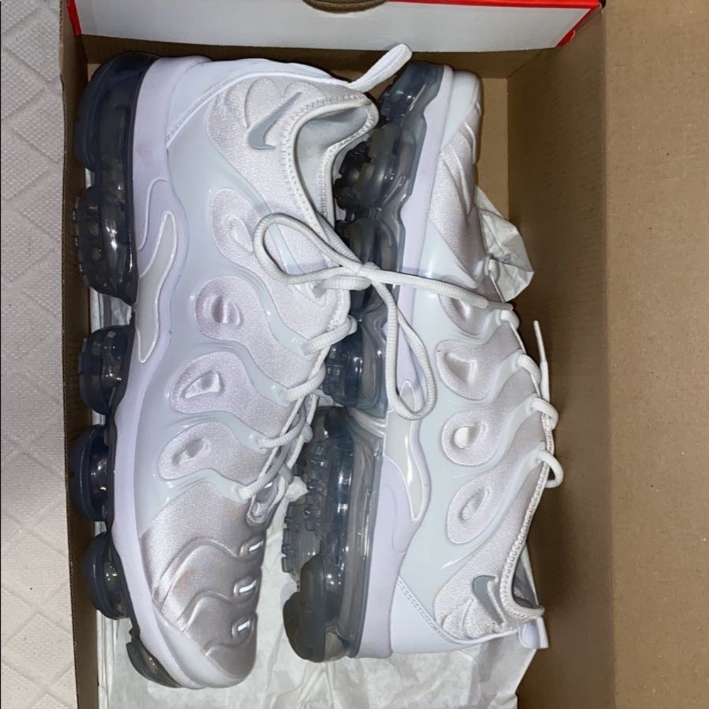 Triple white vapor max